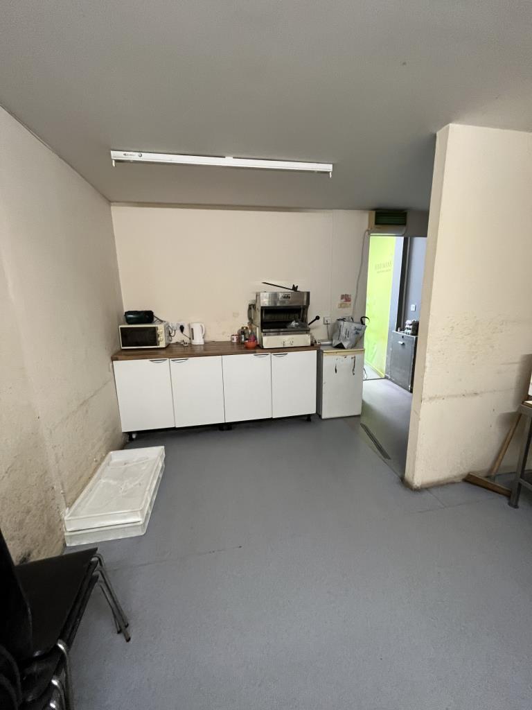 Lot: 30 - MIXED USE INVESTMENT IN TOWN CENTRE - Rear room in bakery unit, photograph provided to the auctioneers